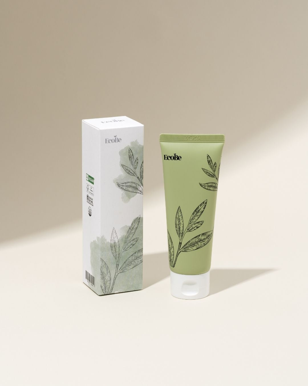 EcoBe Jeju Green Tea Foam Cleanser – Espuma de Limpeza Facial com Chá Verde (100mL)