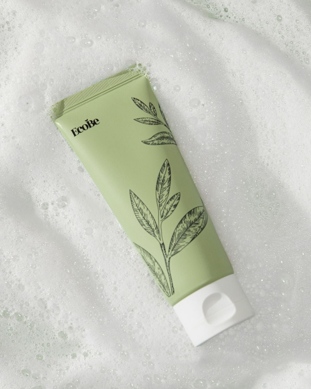 EcoBe Jeju Green Tea Foam Cleanser – Espuma de Limpeza Facial com Chá Verde (100mL)